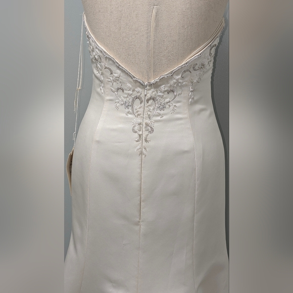 NWT Demetrios To Ivory Wedding Dress – Size 12 – Detachable Train - Picture 7 of 9